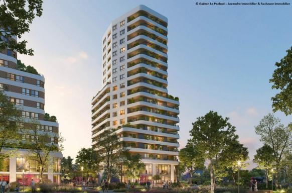 Bâtiments modernes avec balcons, espaces verts et éclairage doux au crépuscule.