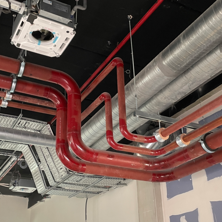 Coordination des réseaux techniques (CVC, plomberie, électricité) sur plans de bâtiment en phase d’exécution