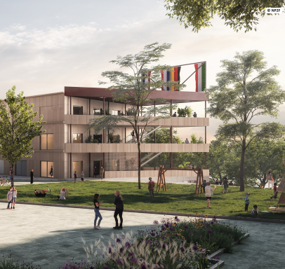 Bâtiment moderne en bois avec drapeaux, entouré d'un parc verdoyant et d'activités extérieures.